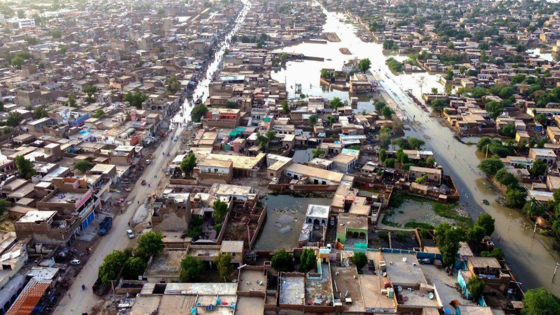 Inundaciones en Pakistán dejan un tercio del país bajo el agua